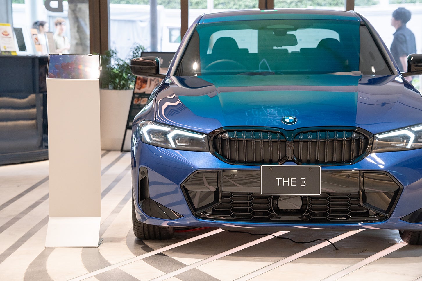 麻布台ヒルズのBMWは、クルマと食が楽しめる“ちょっと大人な”オシャレスポット【港区エリア｜FREUDE by BMW編】──連載｜CCGとクルマでどうする？＜第8回＞