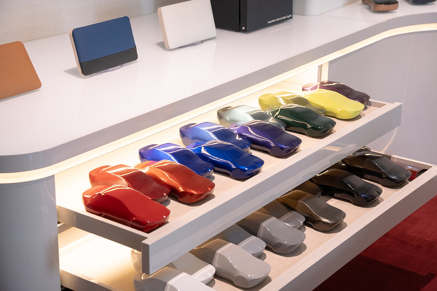 麻布台ヒルズのBMWは、クルマと食が楽しめる“ちょっと大人な”オシャレスポット【港区エリア｜FREUDE by BMW編】──連載｜CCGとクルマでどうする？＜第8回＞