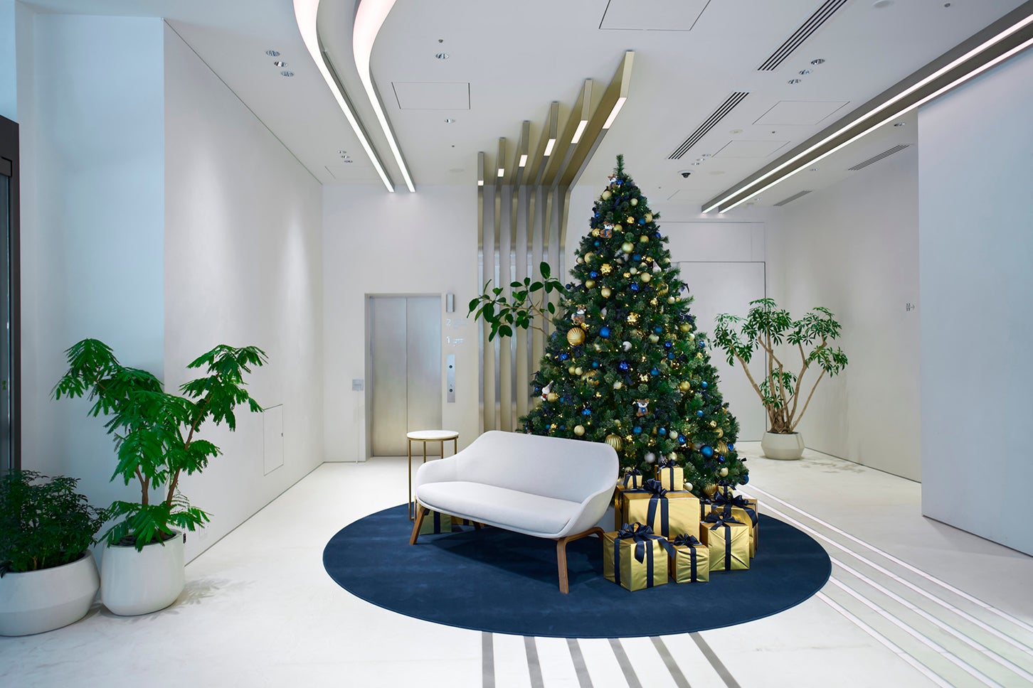 麻布台ヒルズのBMWは、クルマと食が楽しめる“ちょっと大人な”オシャレスポット【港区エリア｜FREUDE by BMW編】──連載｜CCGとクルマでどうする？＜第8回＞