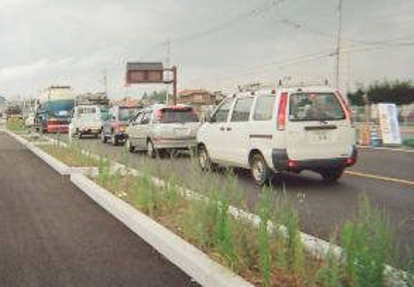 4車線化以前の渋滞状況（分校交差点付近）。