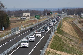 帯広・広尾自動車道は、2015年に忠類大樹ICまで開通した。