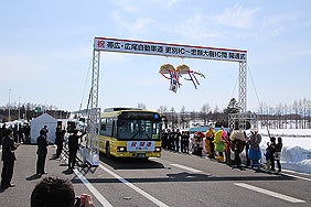 帯広・広尾自動車道は、2015年に忠類大樹ICまで開通した。