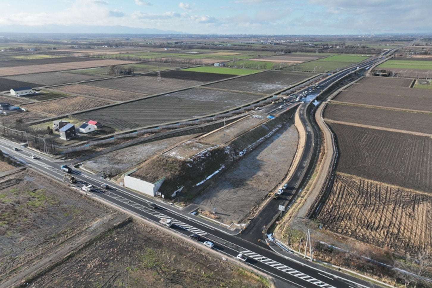 2025年3月に開通した道央圏連絡道路(中樹林道路)の様子。