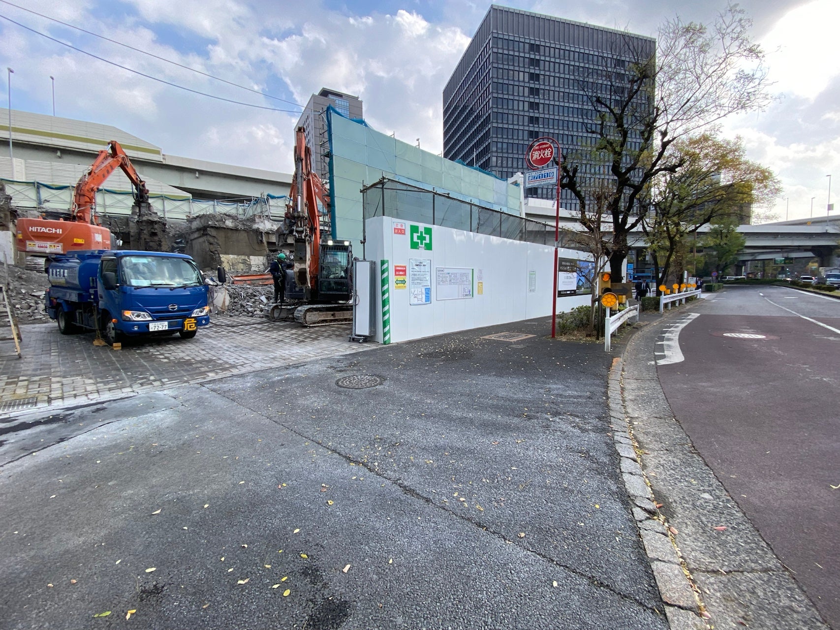 拡幅用地が確保されている九段エリア。