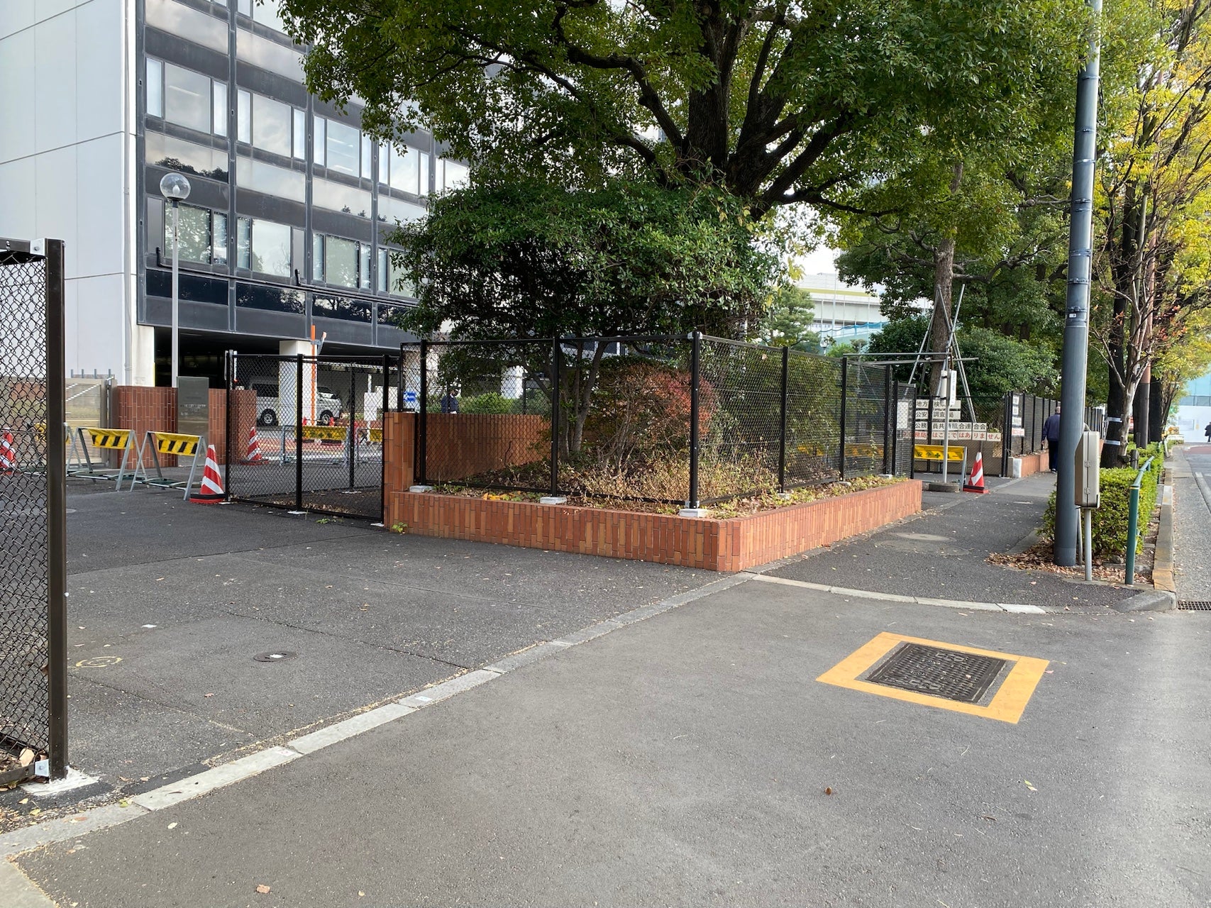 拡幅用地が確保されている九段エリア。