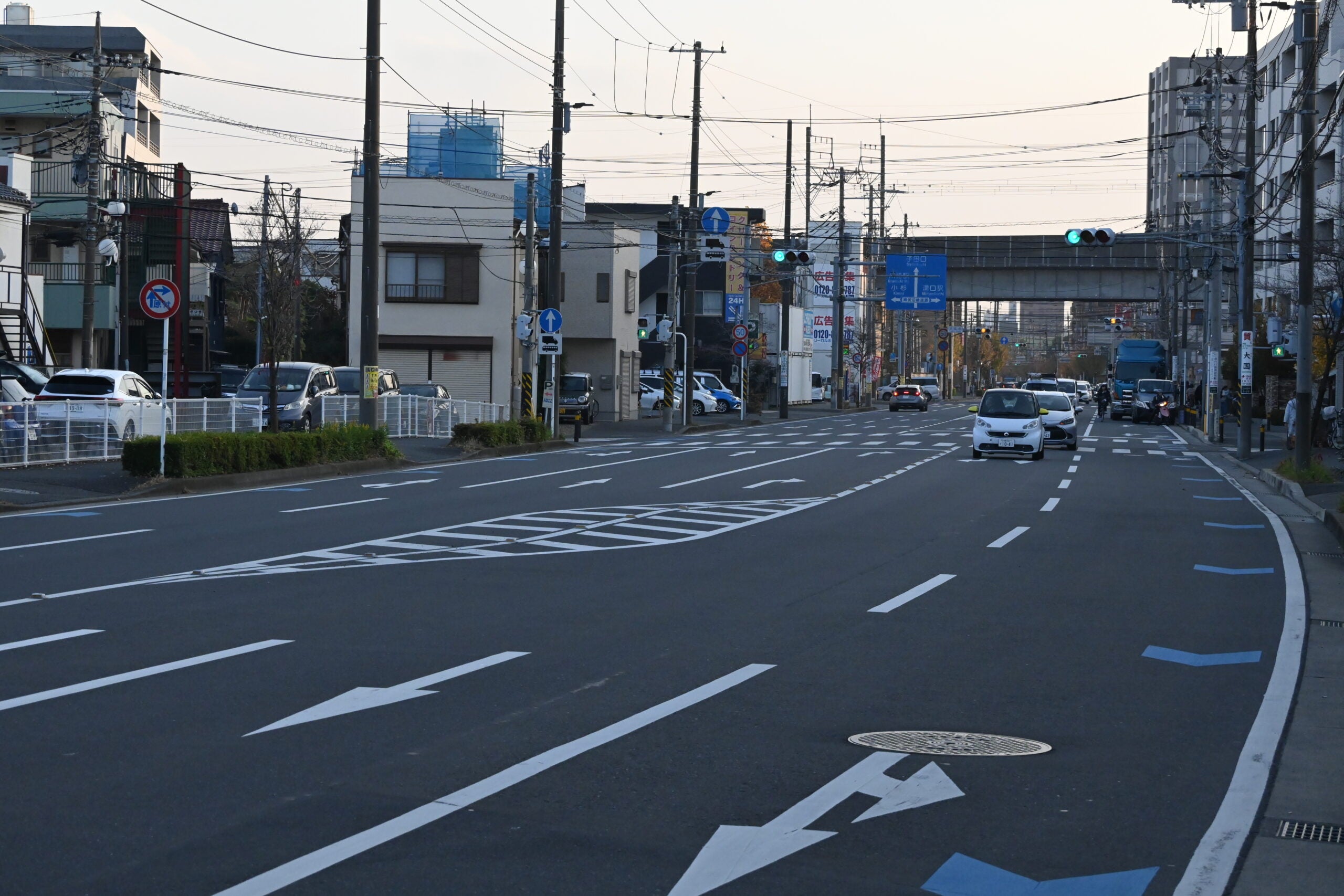 川崎市内で大部分が開通済みの4車線の都市計画道路「宮内新横浜線」