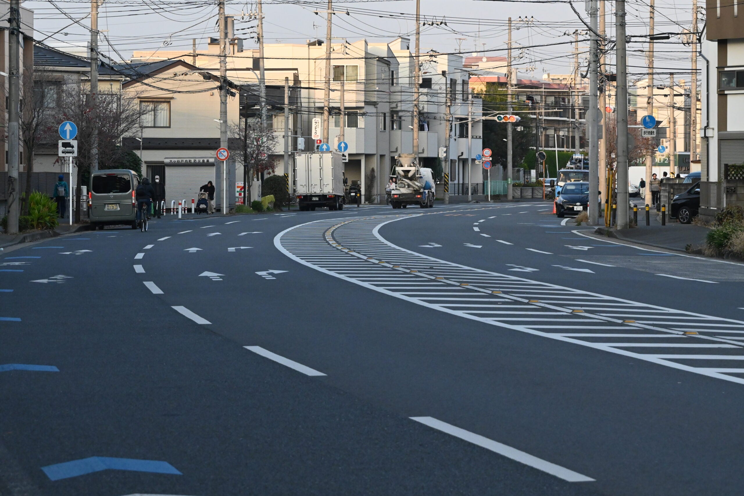 川崎市内で大部分が開通済みの4車線の都市計画道路「宮内新横浜線」