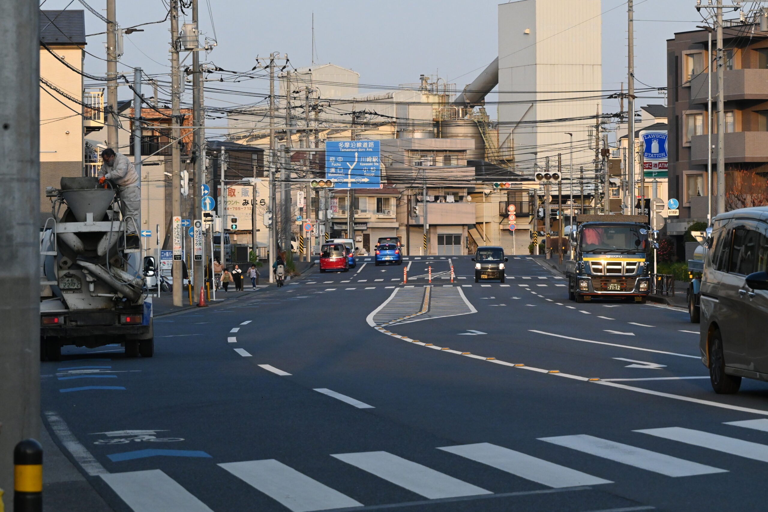 川崎市内で大部分が開通済みの4車線の都市計画道路「宮内新横浜線」