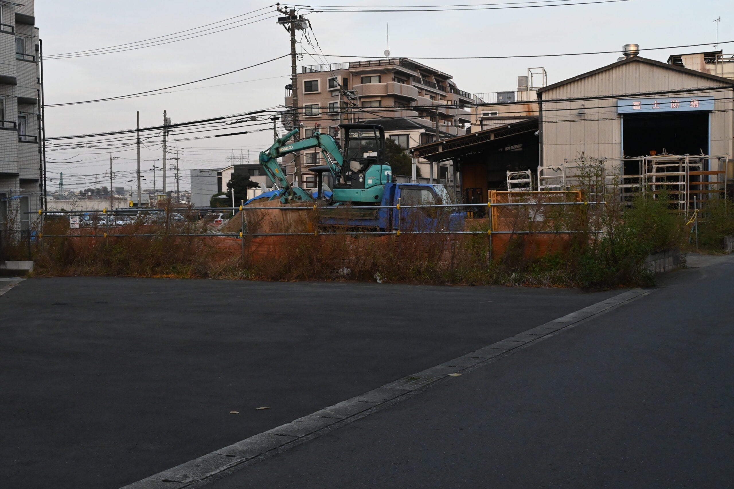 用地取得が進む等々力大橋南岸の宮内工区。