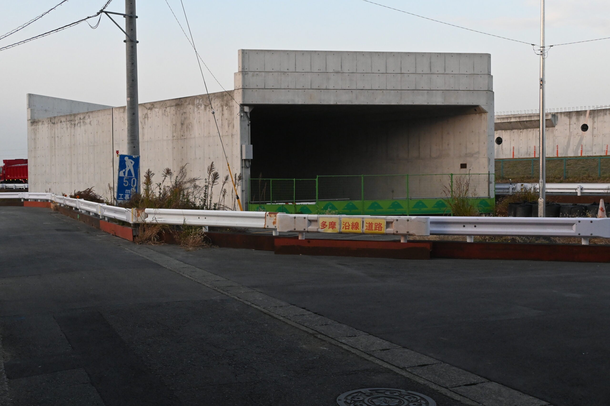 橋梁構造物が一部完成している等々力大橋