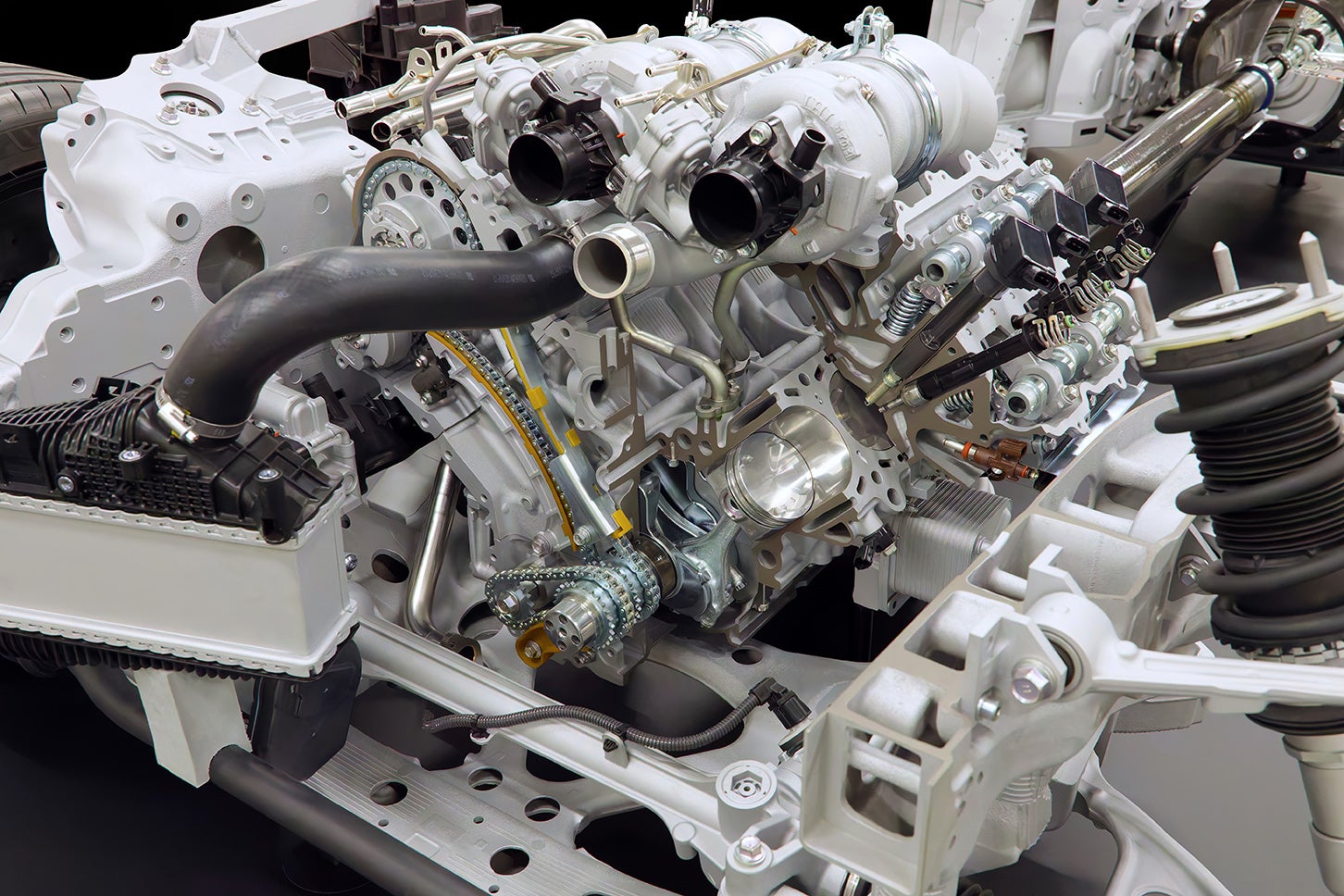 GR GT／GR GT3｜V8ツインターボエンジン透視図