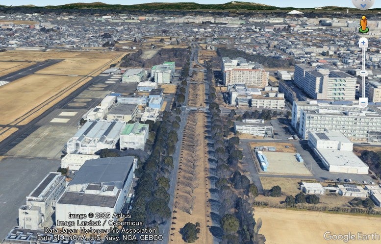 中央南北線の開通済み区間。陸上自衛隊の東側で1990年代に完成した。