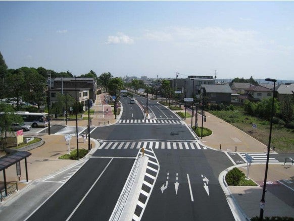 4車線で整備された武蔵境通りの様子。