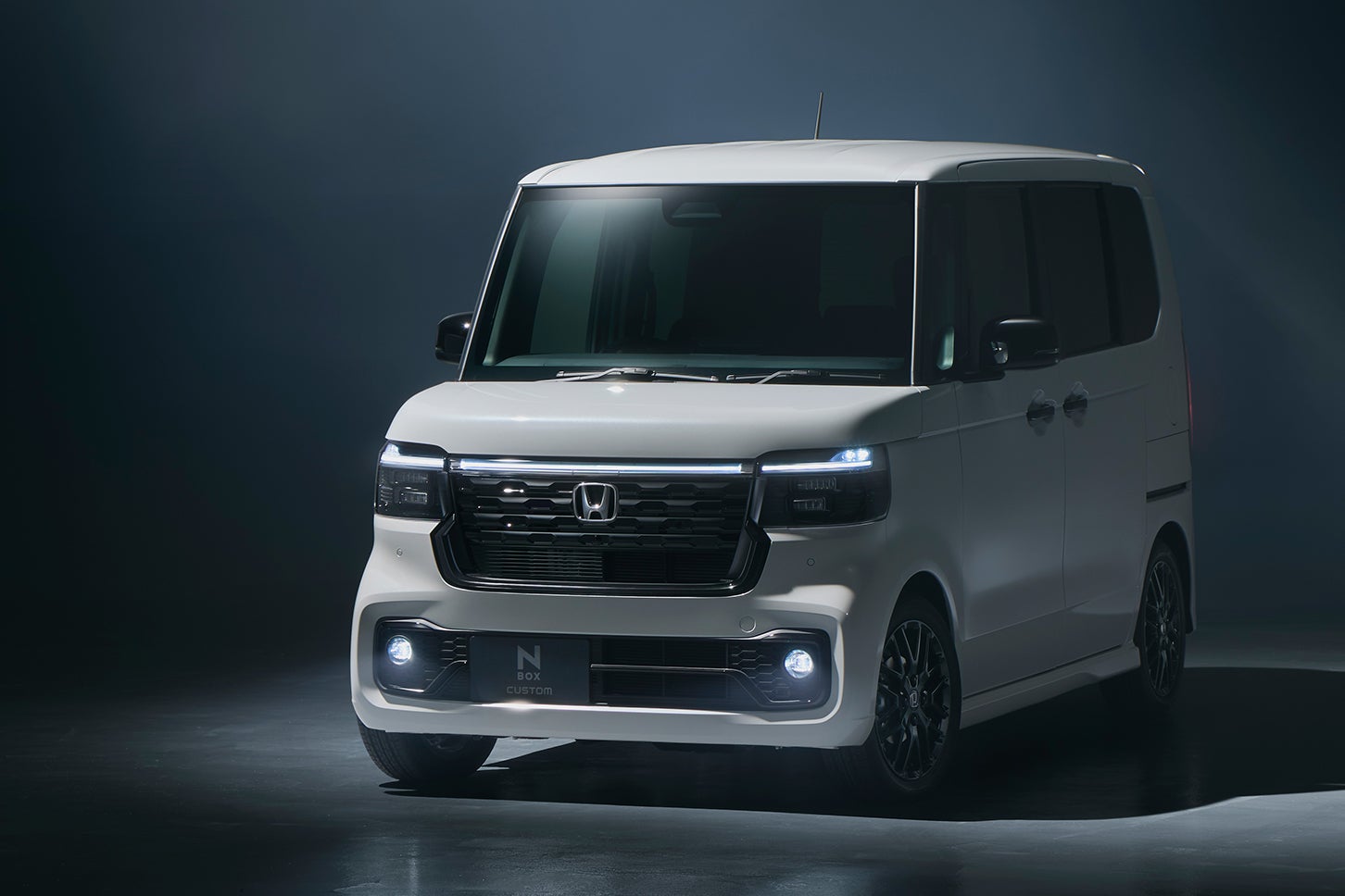 ホンダN-BOXカスタム ターボ ブラックスタイル｜Honda N-BOX Custom Turbo Black Style