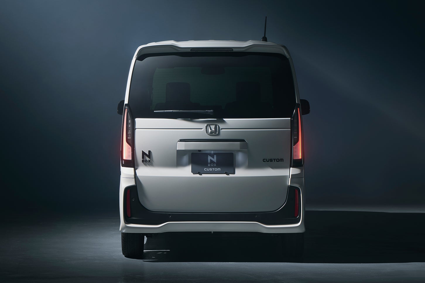 ホンダN-BOXカスタム ターボ ブラックスタイル｜Honda N-BOX Custom Turbo Black Style