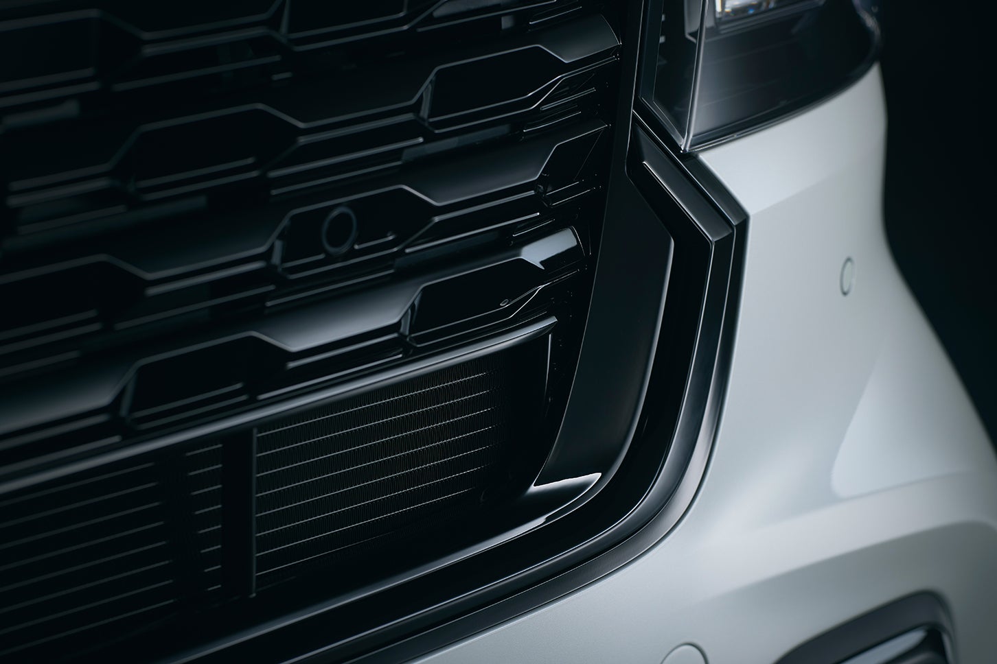 ホンダN-BOXカスタム ターボ ブラックスタイル｜ベルリナブラック塗装カスタムデザインフロントグリル