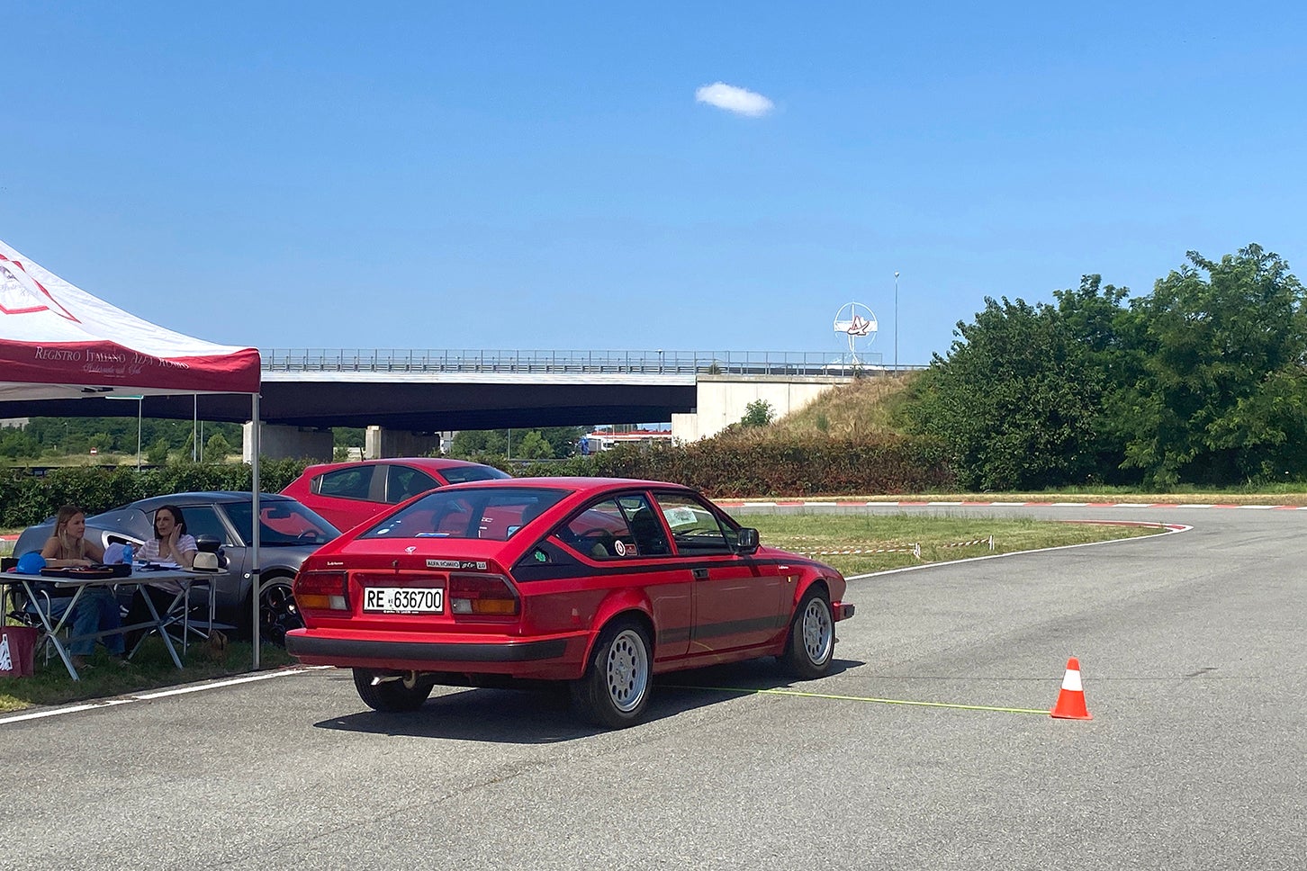 アルファ・ロメオ115周年祭リポート！ 若者アルフィスタは「年上」がお好き？━━『イタリア発 大矢アキオ ロレンツォの今日もクルマでアンディアーモ！』第63回【Movie】