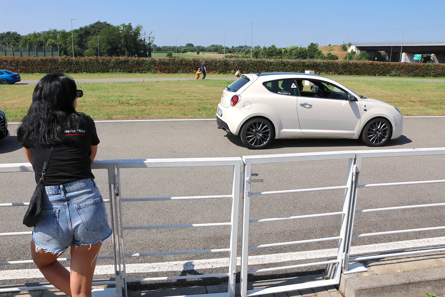 アルファ・ロメオ115周年祭リポート！ 若者アルフィスタは「年上」がお好き？━━『イタリア発 大矢アキオ ロレンツォの今日もクルマでアンディアーモ！』第63回【Movie】