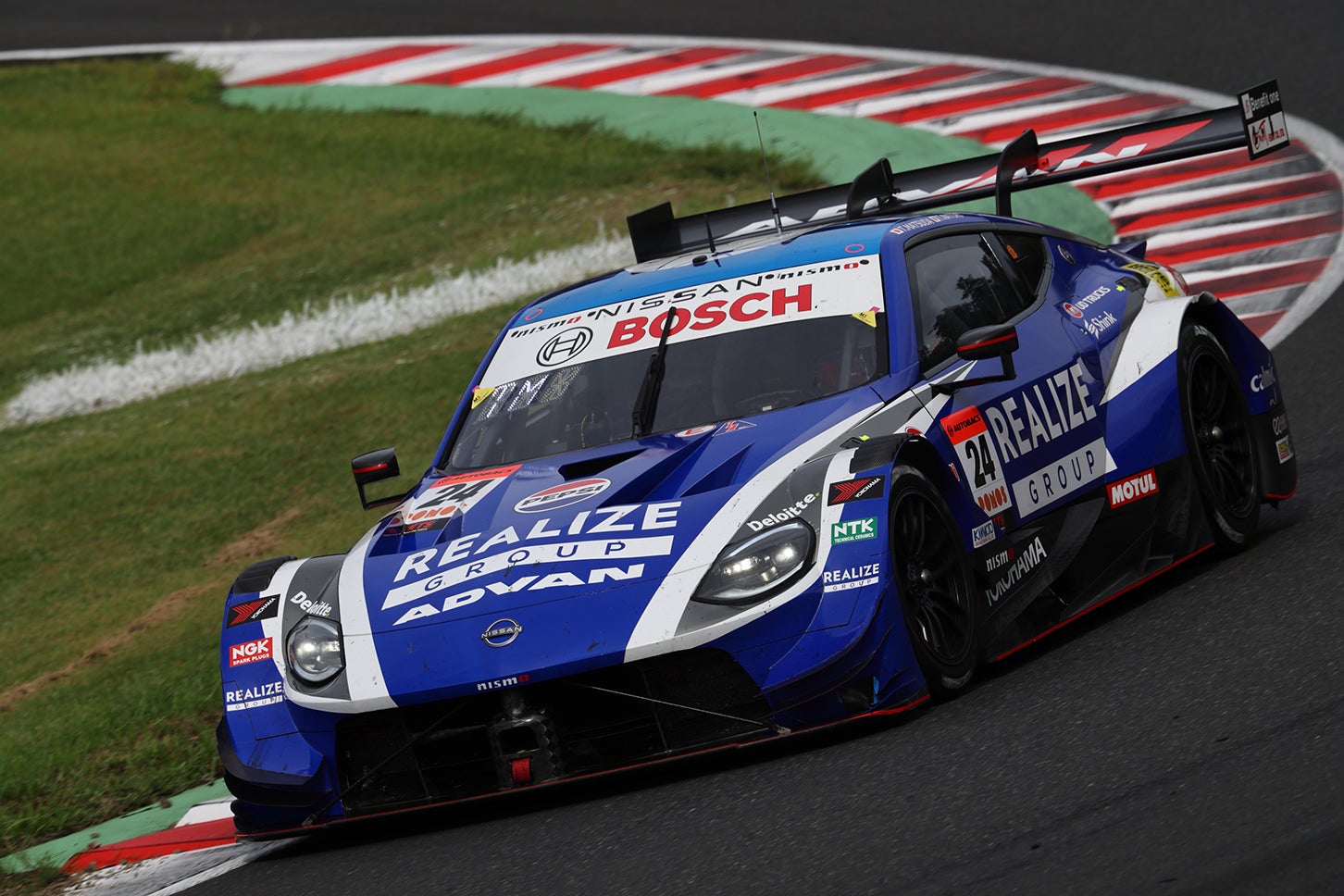 SUPER GT｜GT500リアライズコーポレーションADVAN Z #24