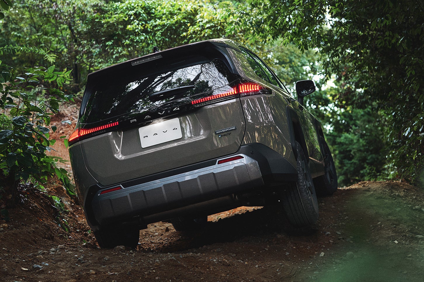 トヨタRAV4アドベンチャー｜Toyota RAV4 Adventure