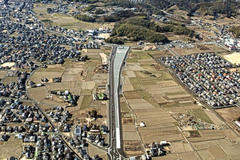 「総社・一宮バイパス」総社市小寺付近の様子。