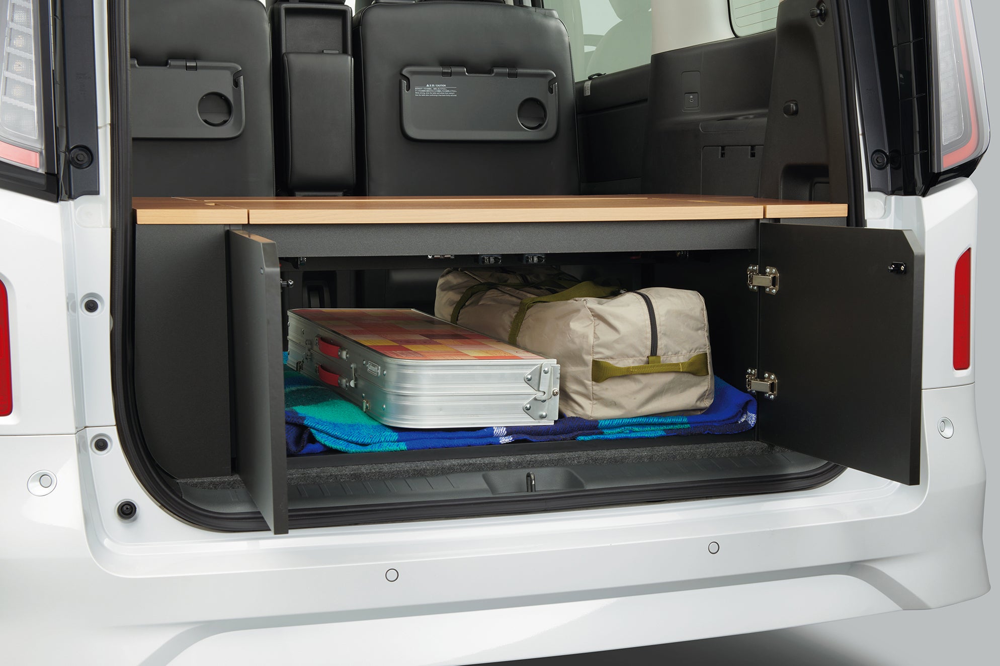 日産セレナ マルチボックス ※収納イメージ