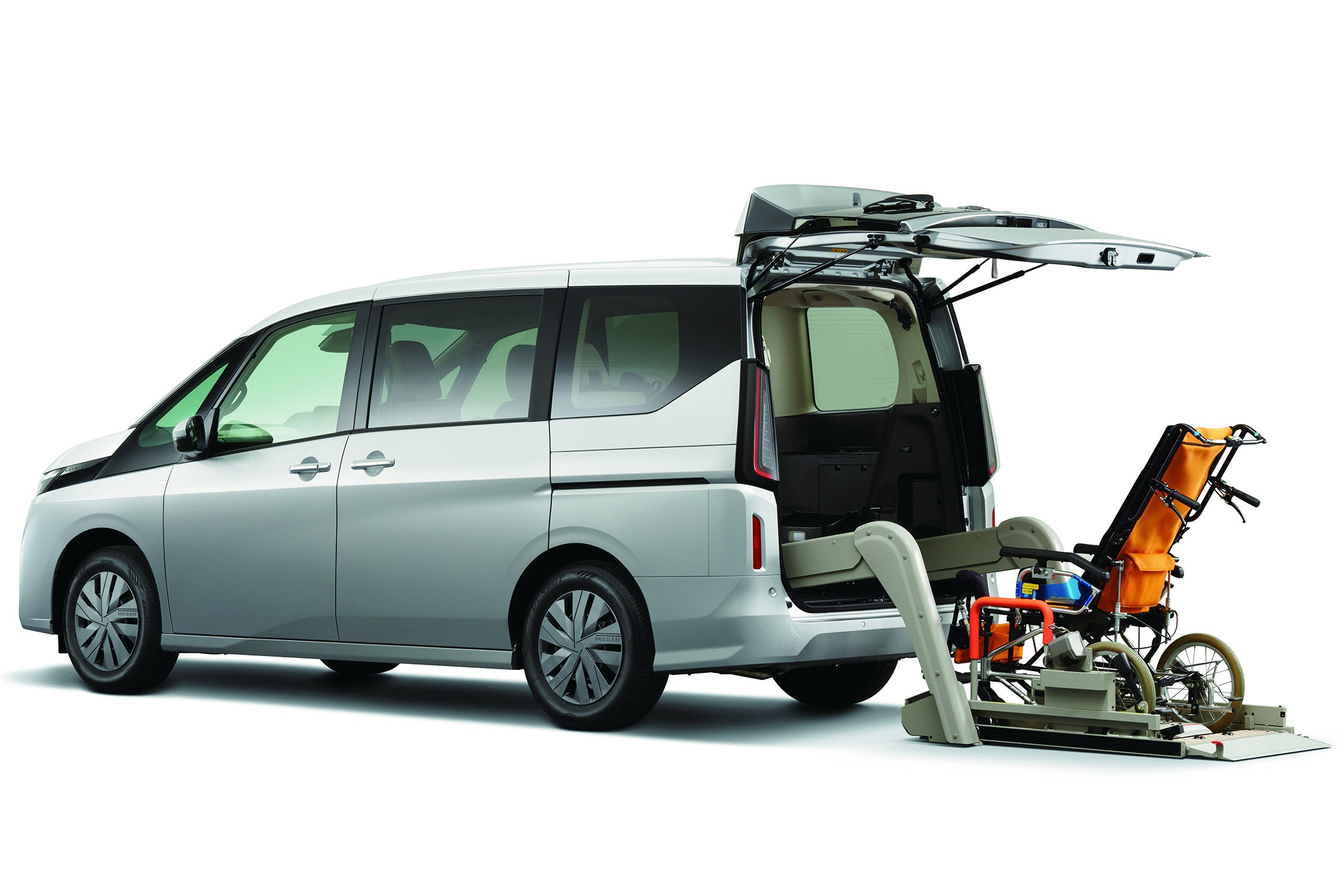 日産セレナ チェアキャブ リフタータイプ