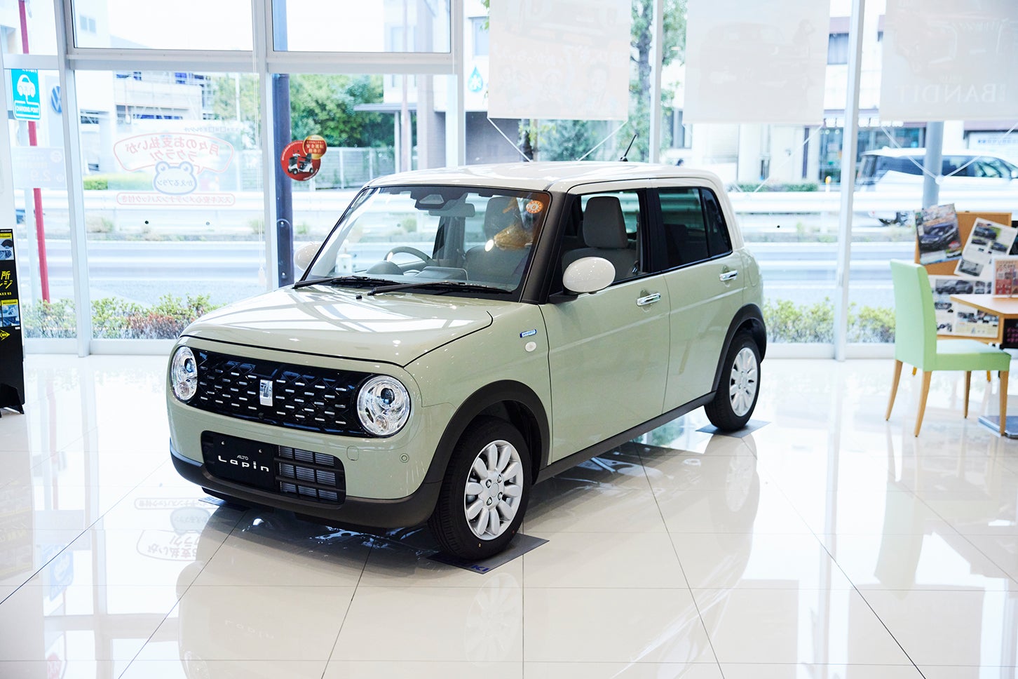 スズキの新型軽「ラパン」が、わたしの日常をもっとかわいくする──教えて吉田由美センセイ！ 恋とクルマの相談室 Vol.4＜はじめてのマイカー選び編＞