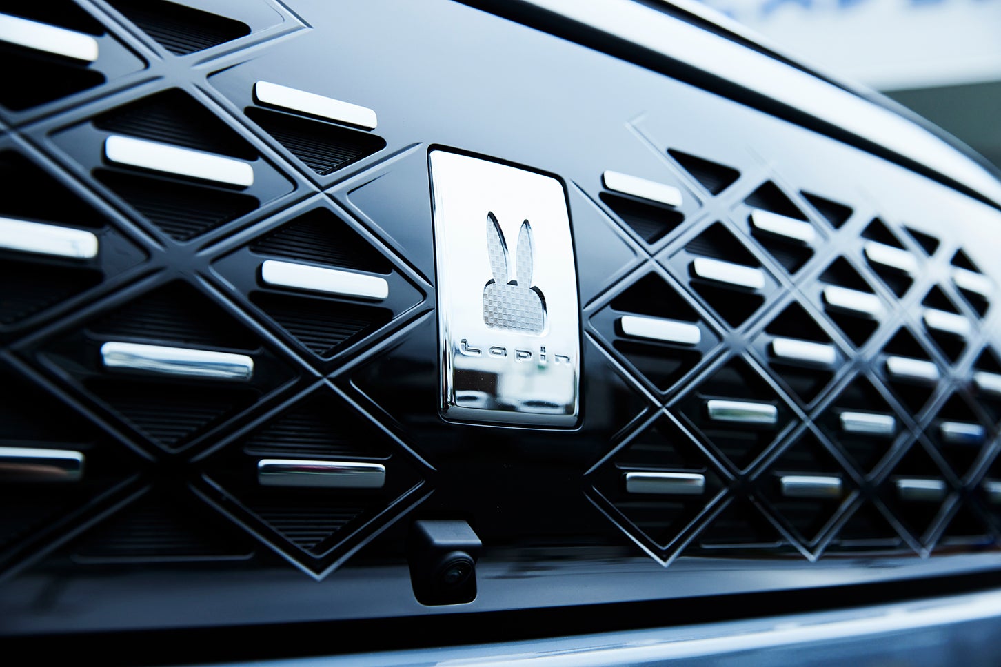 スズキの新型軽「ラパン」が、わたしの日常をもっとかわいくする──教えて吉田由美センセイ！ 恋とクルマの相談室 Vol.4＜はじめてのマイカー選び編＞