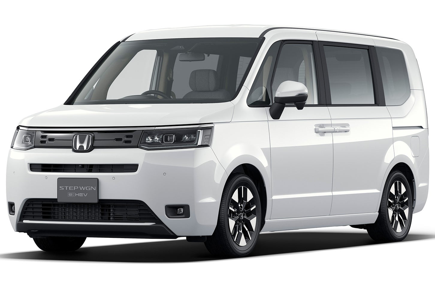 ホンダ・ステップワゴンe:HEVエアーEX 30周年特別仕様車｜ボディカラー：プラチナホワイト・パール
