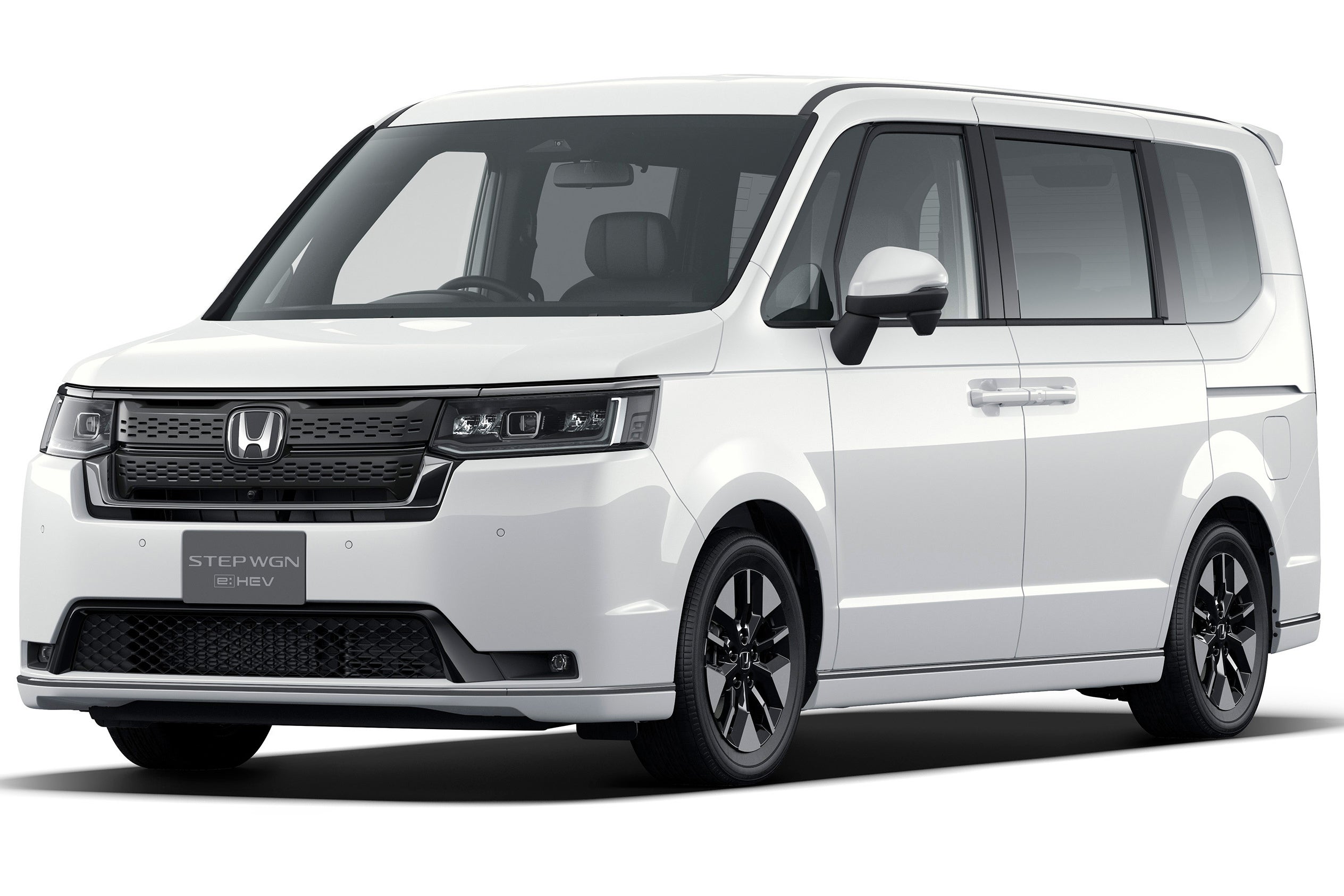 ホンダ・ステップワゴンe:HEVスパーダ30周年特別仕様車｜ボディカラー：プラチナホワイト・パール