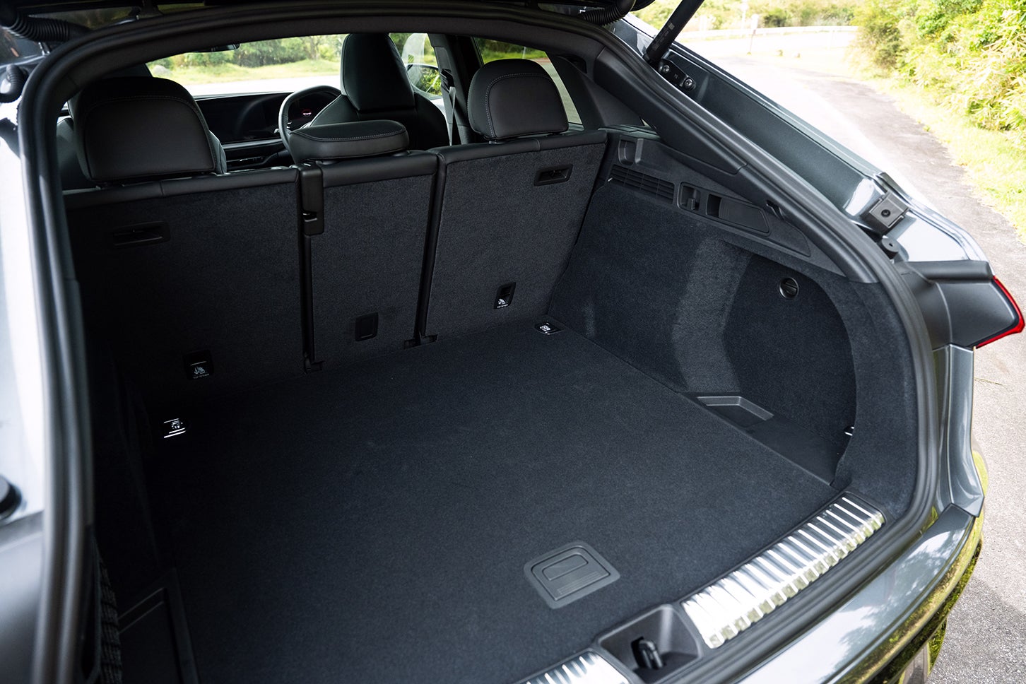 アウディ SQ5 スポーツバック｜Audi SQ5 Sportback