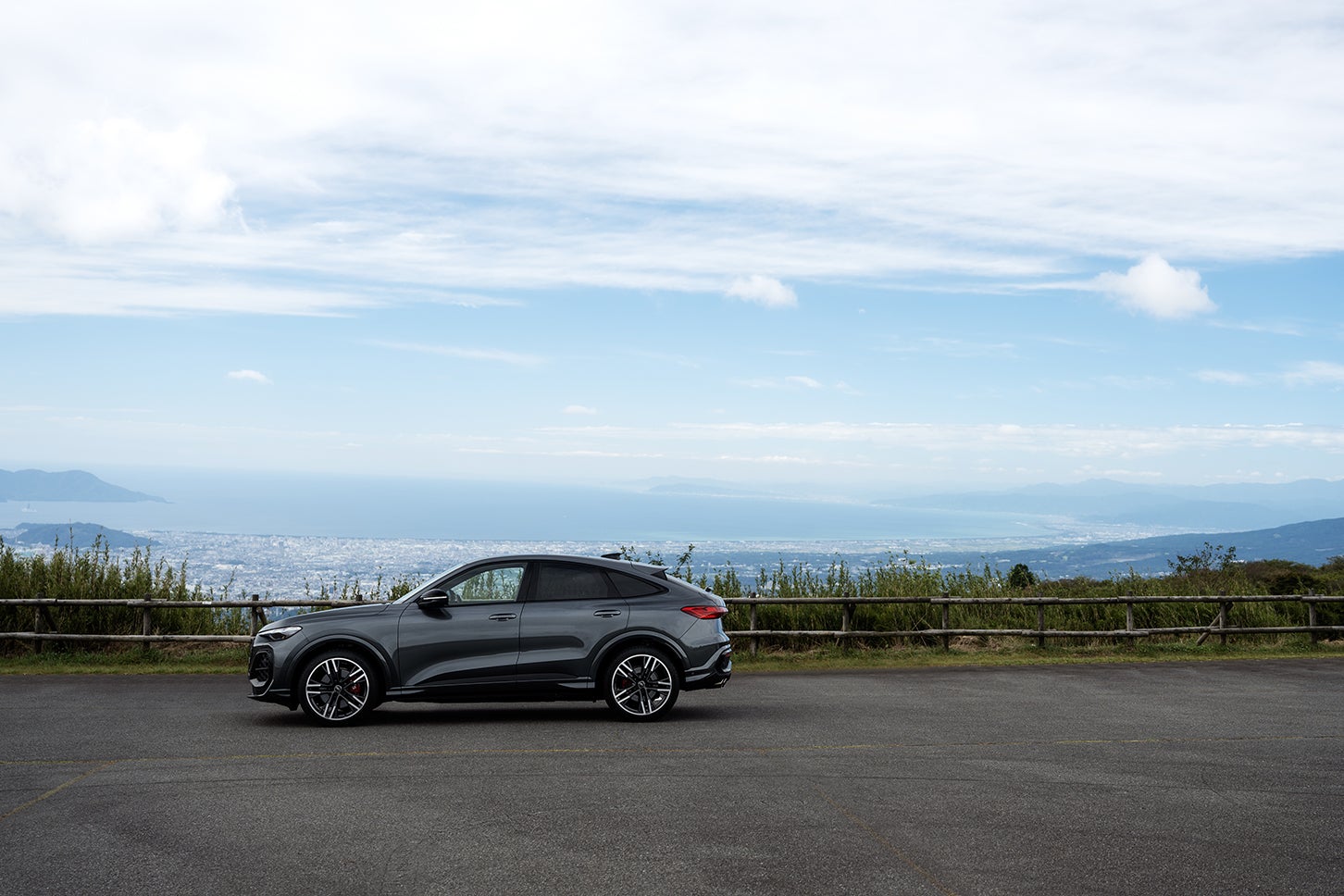 アウディ SQ5 スポーツバック｜Audi SQ5 Sportback