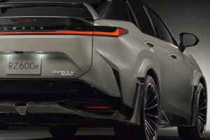 レクサスRZ600e“Fスポーツ パフォーマンス”｜カーボンターニングベイン（フロント／リヤ）