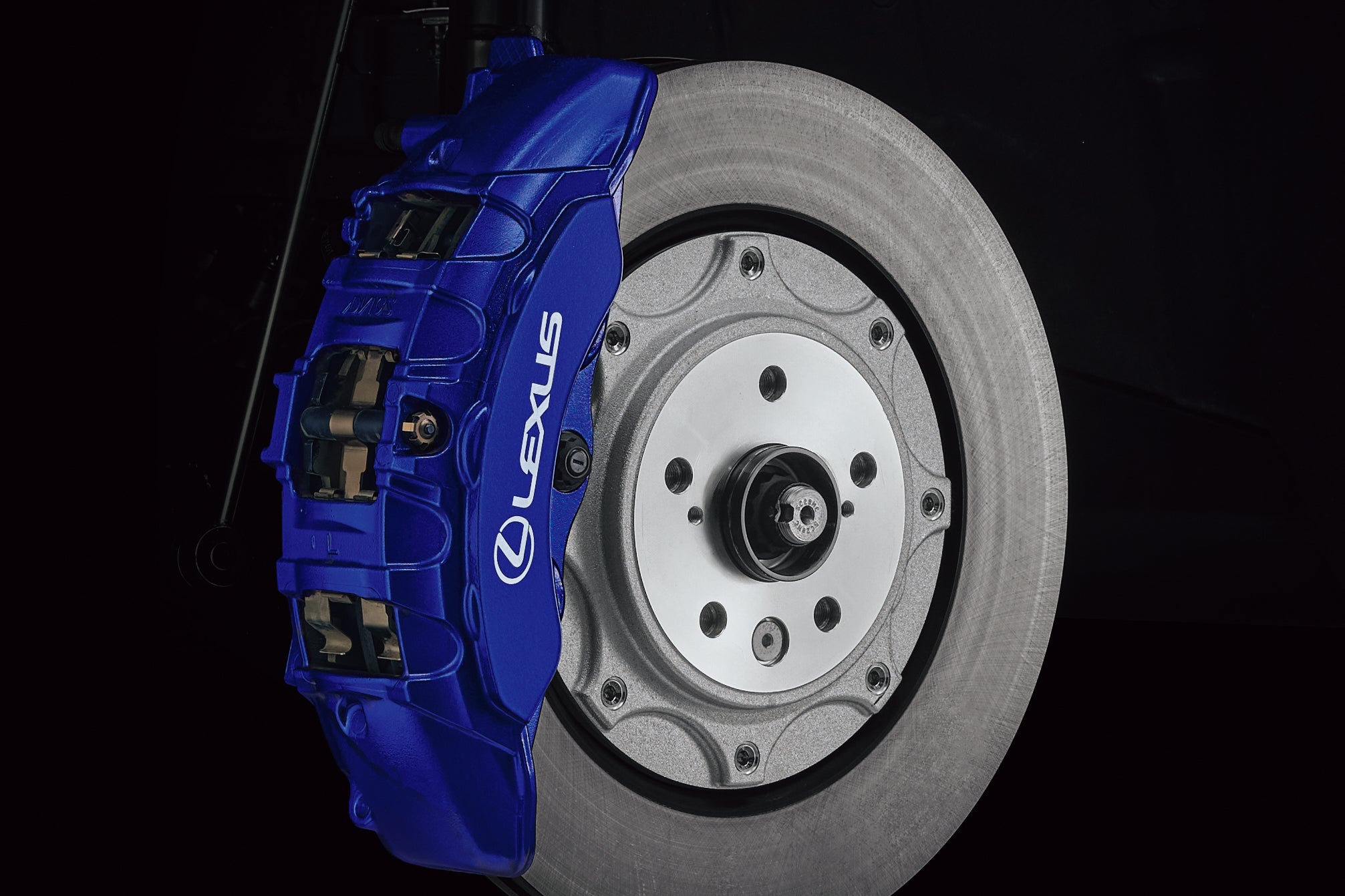レクサスRZ600e“Fスポーツ パフォーマンス”｜フロント対向6ポッドアルミモノブロックブルーキャリパー
