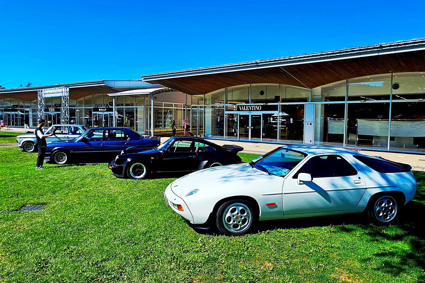 JR軽井沢駅から会場に入った時、最初に視界に飛び込んできた光景は、まさしくドイツ車の楽園だった