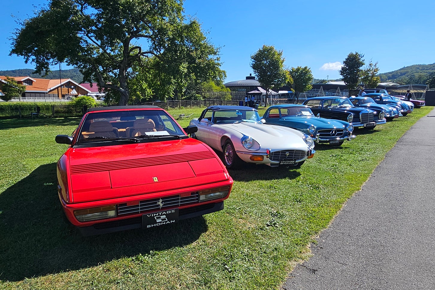 国内を代表するクラシックカー専門店たちが展示した素晴らしいクルマたち