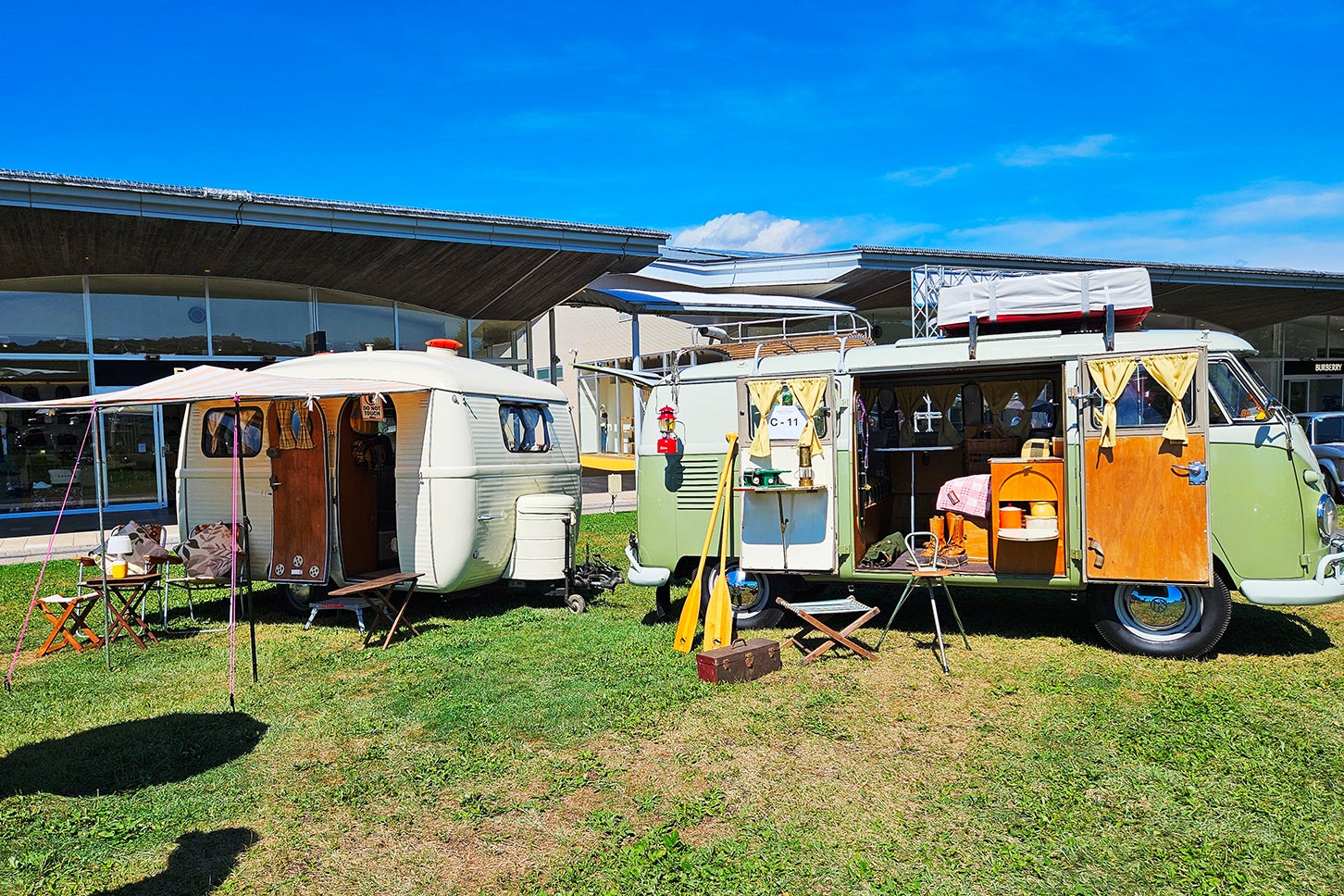 PSP特別賞に選出されたVWタイプ2キャンパーは、後方にも同じウェストファリア製トレーラーを引いて参加