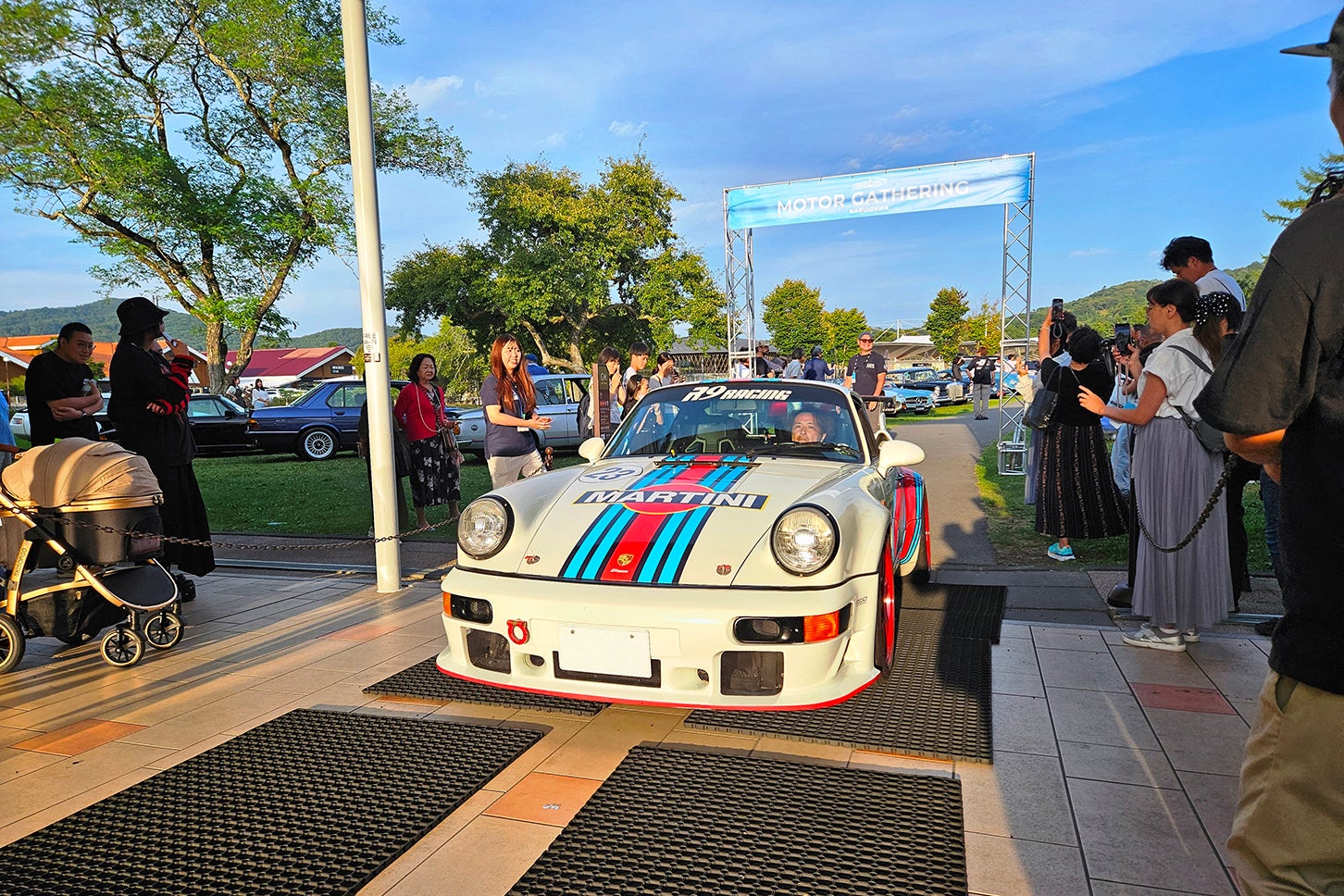 一般投票で「ピープルズチョイス」に選ばれたポルシェ964ターボは、現オーナーとともに37万kmを走破した相棒とのこと