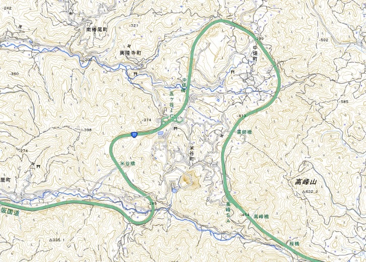 通称「Ωカーブ」といわれる名阪国道の急カーブ区間。