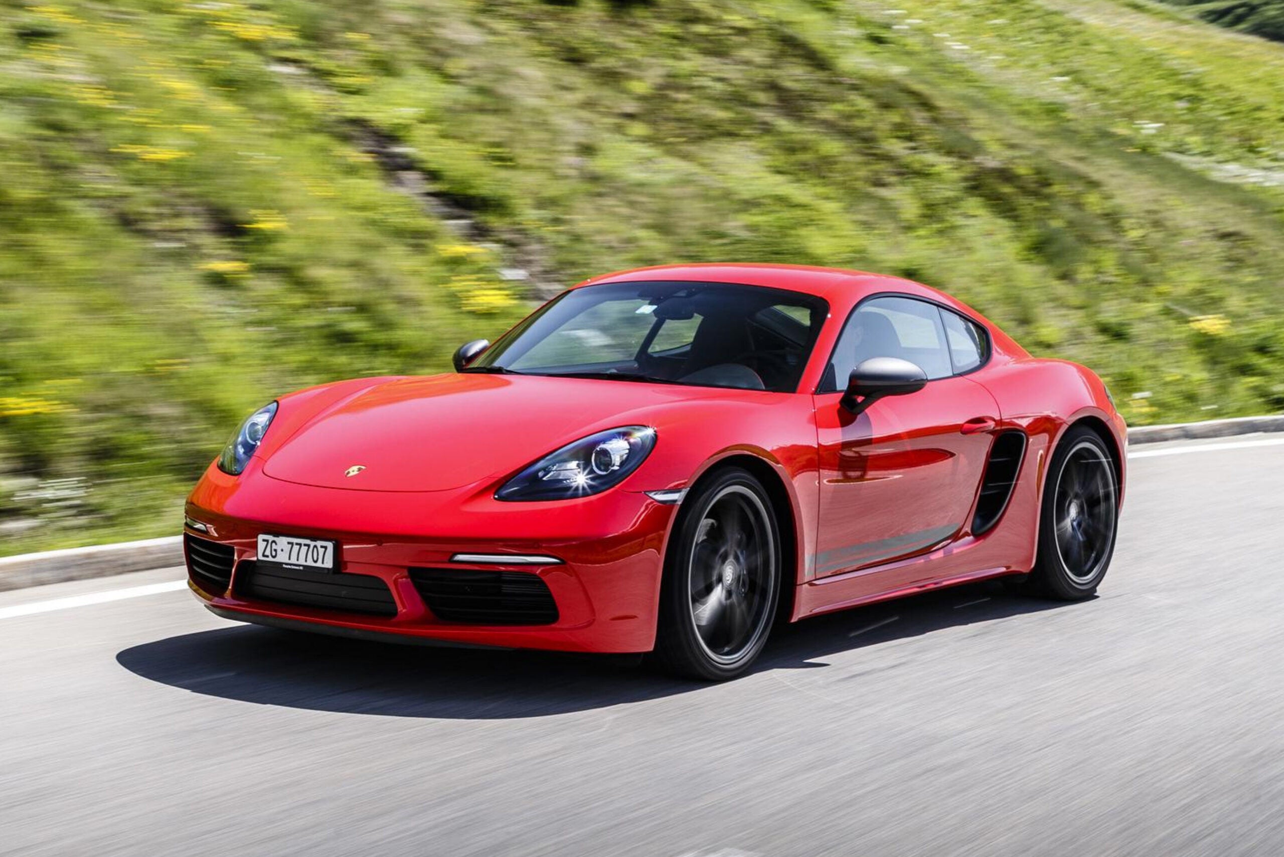 ポルシェ718ケイマンT（982型／2018年）｜718ボクスターTとともに2018年12月に発表。パワートレインやパフォーマンススペックは718ボクスターTと同じ。