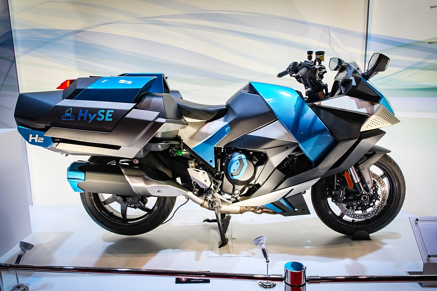 水素エンジンモーターサイクル（参考出品）