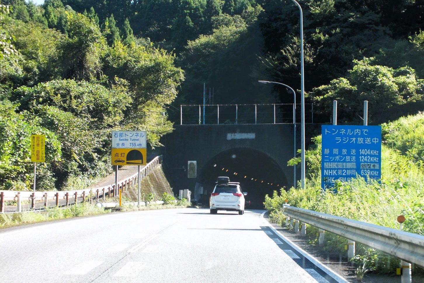 トンネル内でも道路交通情報や緊急情報を受信することで、ドライバーは非常時でも情報を確認することができていた