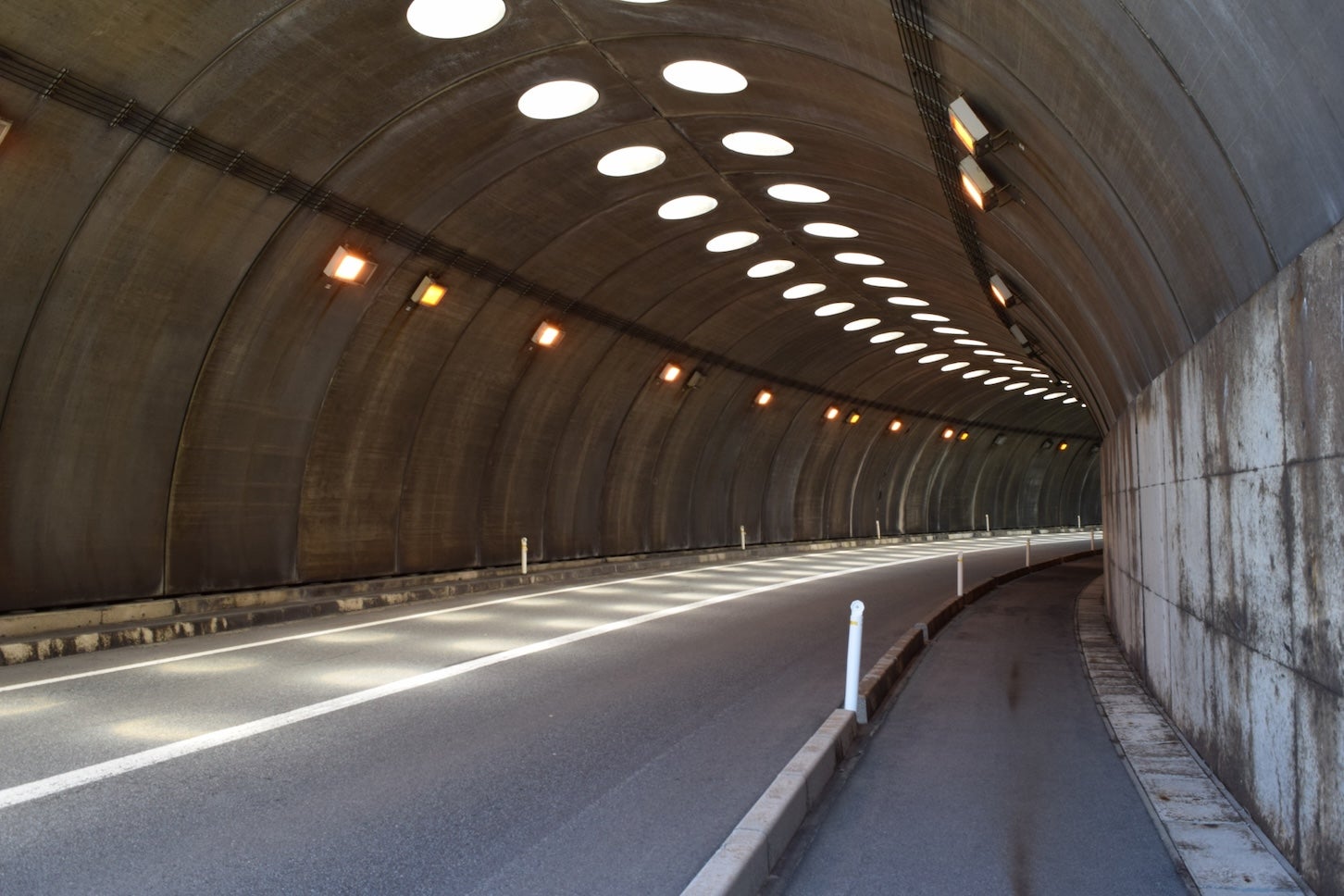 トンネル内の写真