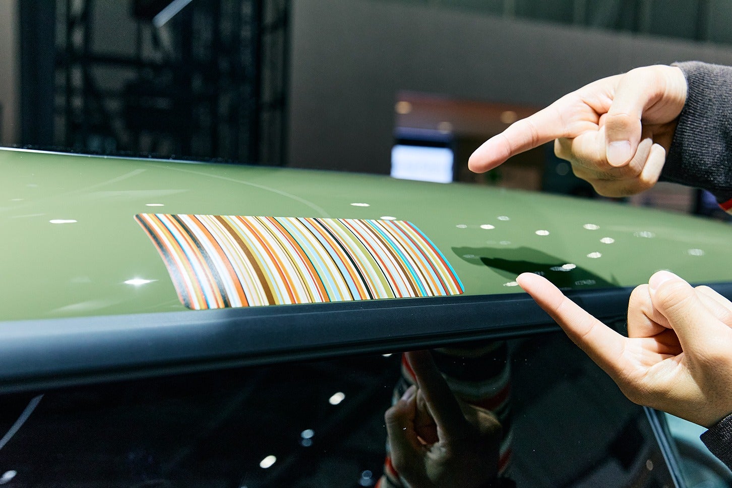 MINI ポール・スミス エディションのルーフにはポール・スミスのアイコンであるシグネチャー・ストライプが！ これは見逃せない。