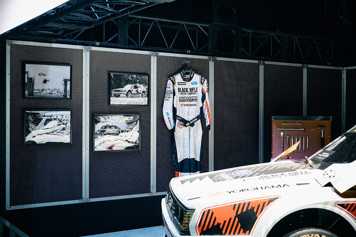 あ、あれはトラビス・アラン・パストラーナ選手が着用したレーシングスーツでは!?