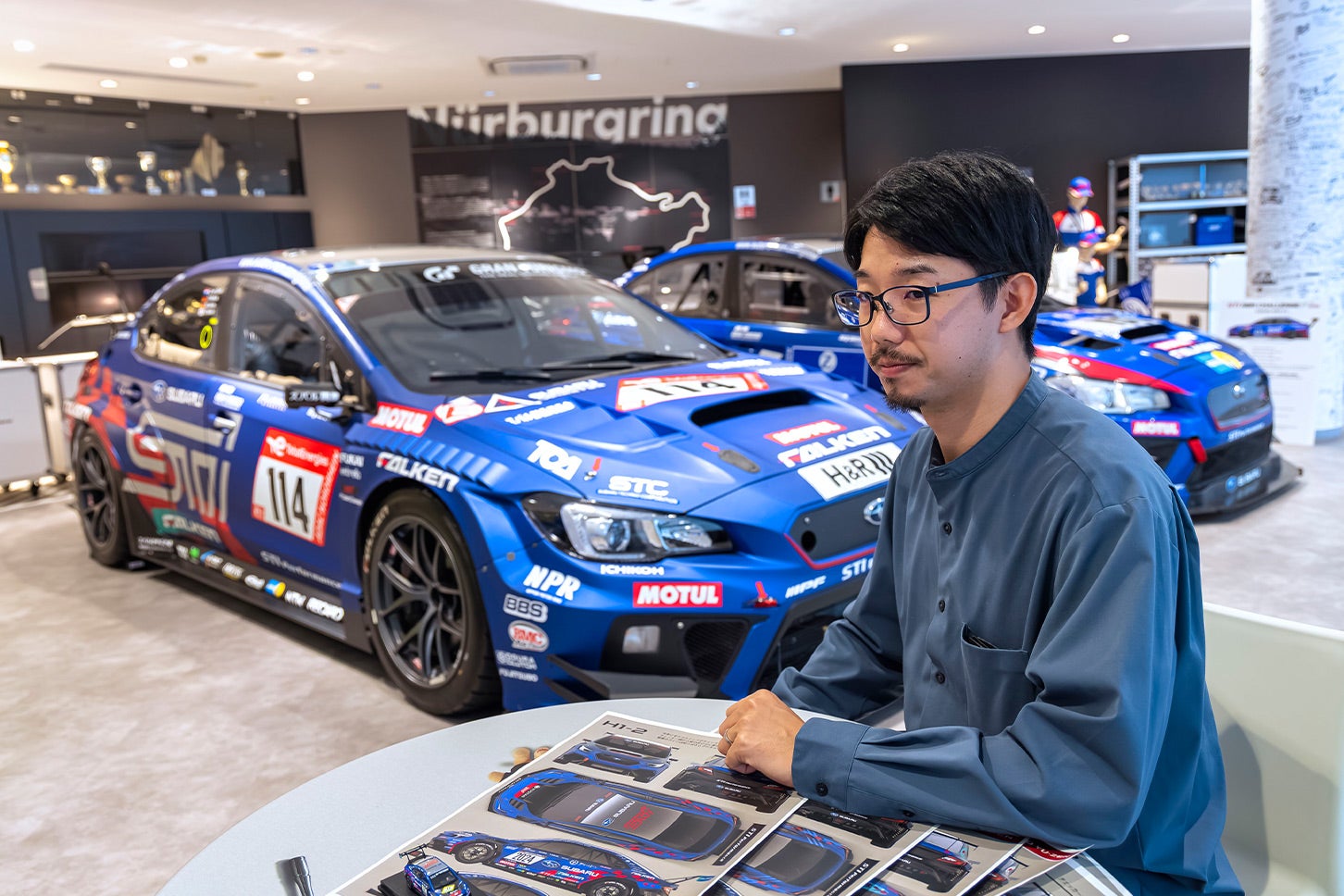 小冊子では、NBRマシンのメカニックやカラーリングデザイナー、NBRチャレンジに参加したディーラーメカニックなどのインタビューを掲載