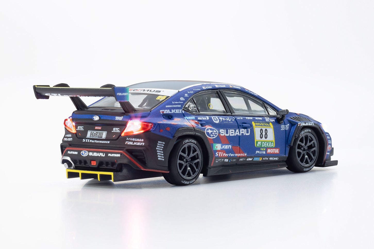 「SUBARU WRX NBR CHALLENGE 2024」ミニカー テールライト点灯状態