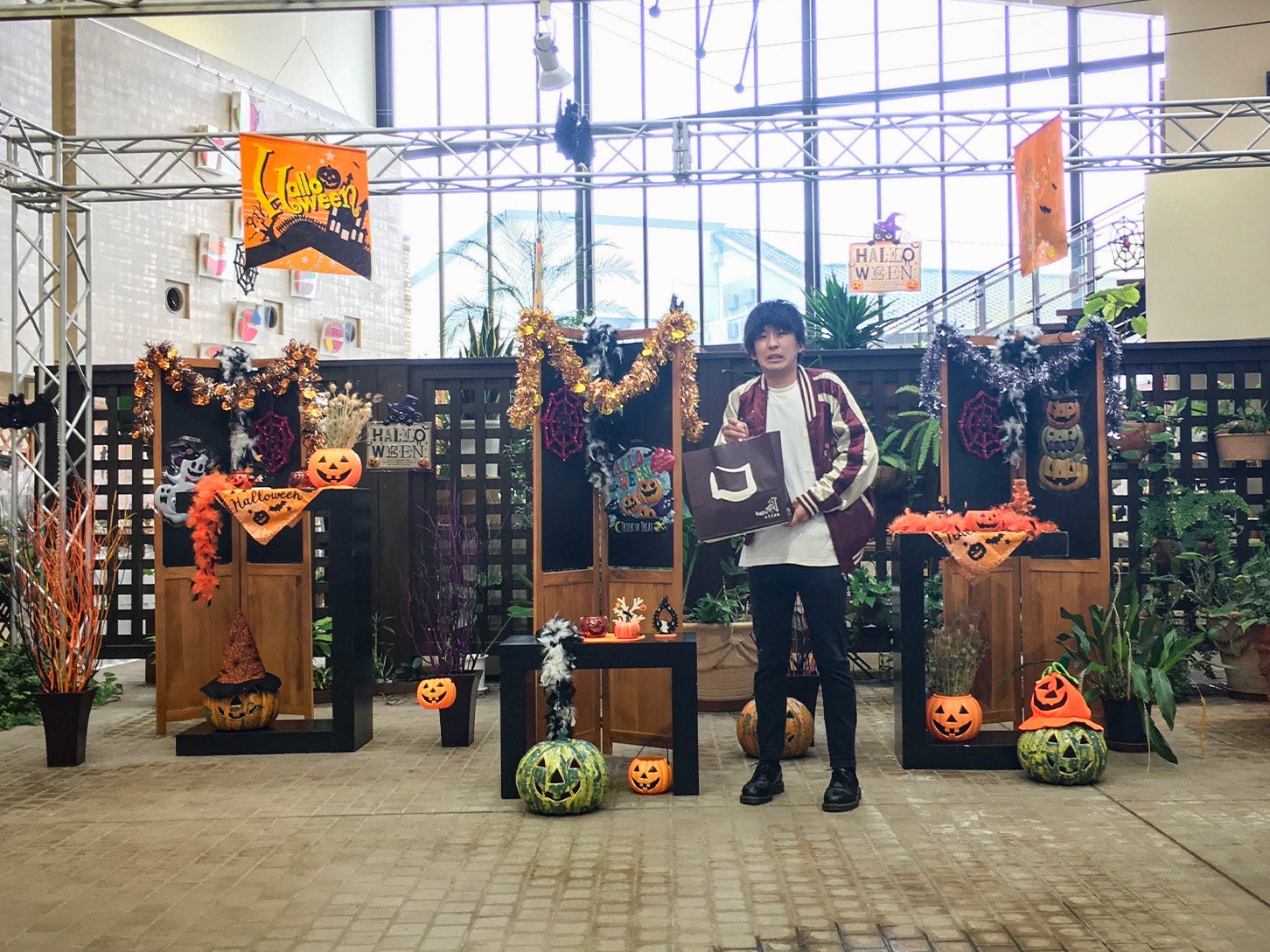 道の駅 ららん藤岡の施設内でも植物が販売されています。季節ごとの催し物も楽しみのひとつです。