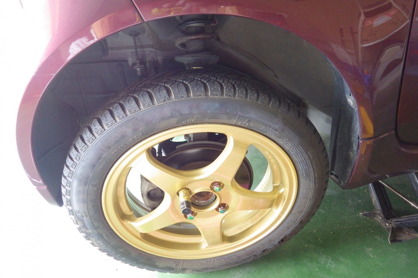 金アルミホイルとオールシーズンタイヤ